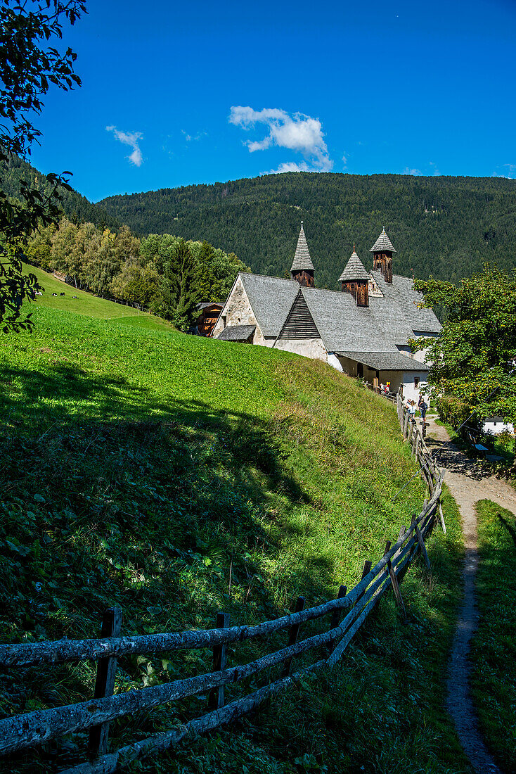 Die Kapellen Hl. Gertraud, Hl. Nikolaus und Hl. Magdalena, Bad Dreikirchen, Barbian, Eisacktal, Südtirol, Trentino, Italien