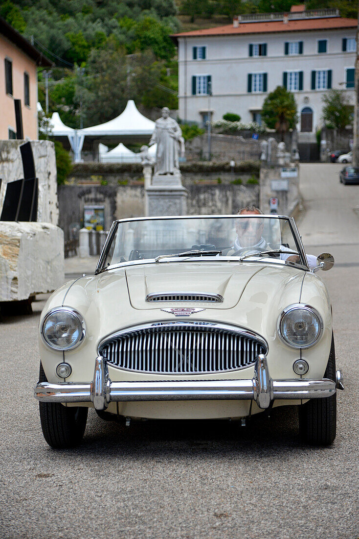  Classic Cars, Oldtimer, Austin, on Italy&#39;s streets 