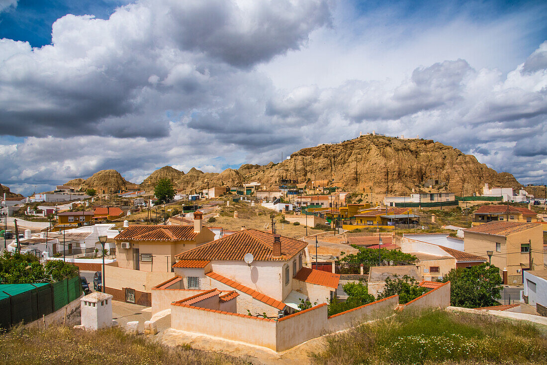 größte Ansammlung von Wohnhöhlen, im Tuffstein, Guadix, Provinz Granada, Andalusien, Spanien