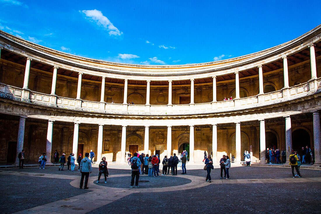 Palast El Palacio de Carlos 5. Säulenhalle, innerhalb der Alhambra Burganlage, Granada, Provinz Granada, Andalusien, Spanien