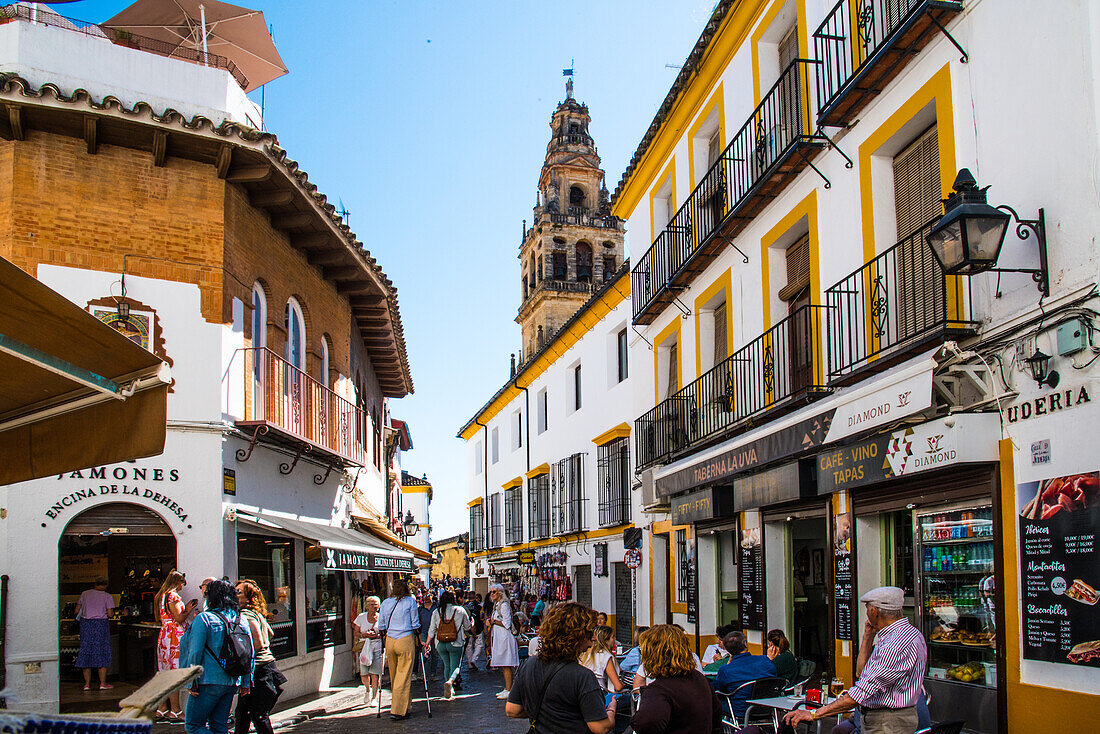  Cordoba, Juderia, here there is already a lot of activity in the early morning, the streets are literally overflowing, Cordoba Province, Spain 