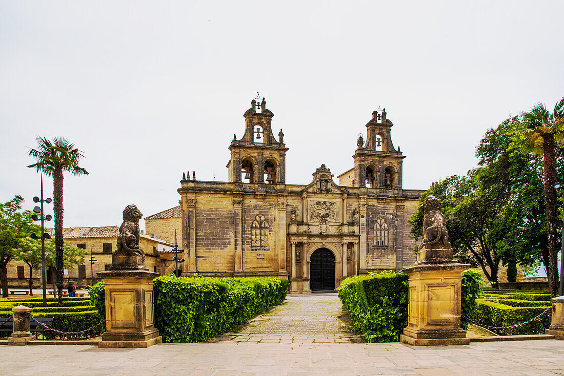  Ubeda, Plaza de Vazquez Molina, with the historic old town hall, Jaen province, Spain 