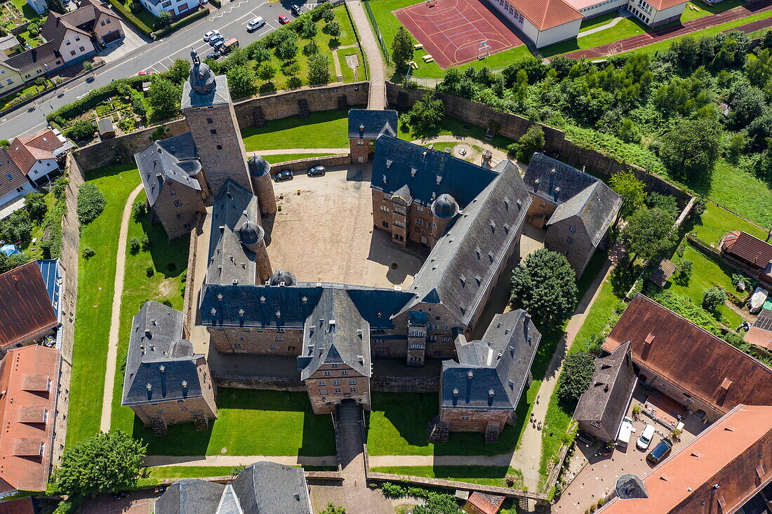  Aerial view of Steinau Castle, Steinau an der Straße, Spessart-Mainland, Hesse, Germany 