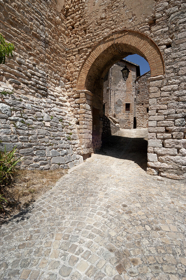  castle of Vestignano 