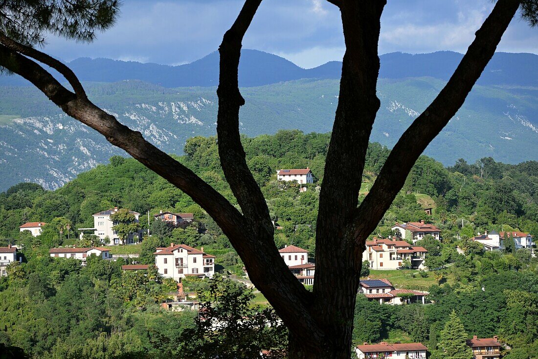 Blick von der Burg Borgo Castello zur Slowenischen Grenze, Gorizia, Friaul, Nord-Italien, Italien