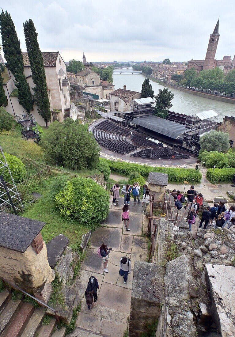 Teatro Romano und Fluss Adige, Verona, Veneto, Nord-Italien, Italien