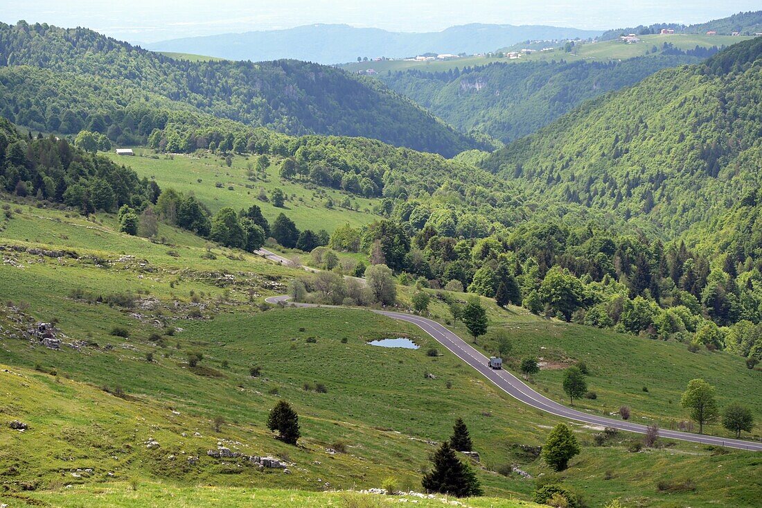 Landschaft im Naturpark Parco Naturale bei San Giorgio nördlich von Verona, Lessinische Berge, Veneto, Italien