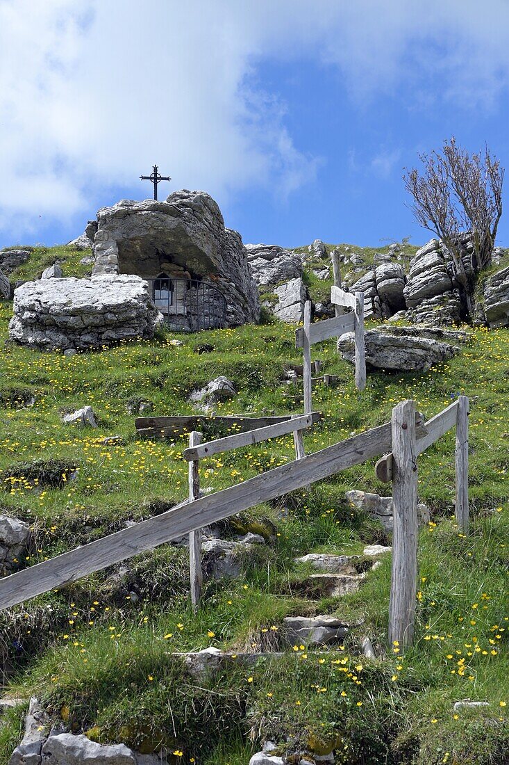  Parco Naturale near San Giorgio north of Verona, Lessinian Mountains, Veneto, Italy 