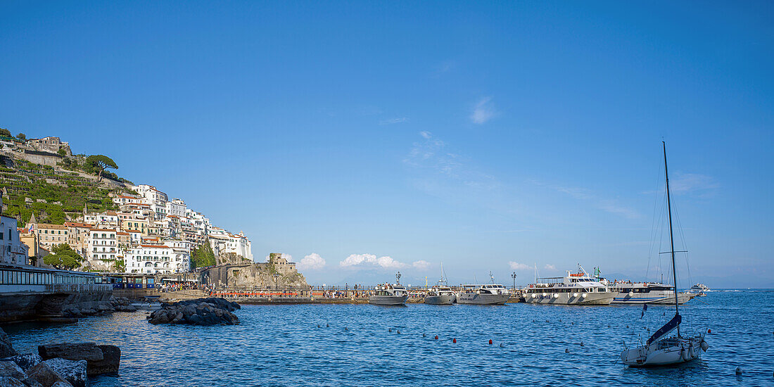  The port of Amalfi, Amalfi, Amalfi Coast, Campania, Southern Italy, Italy, Europe, Mediterranean 