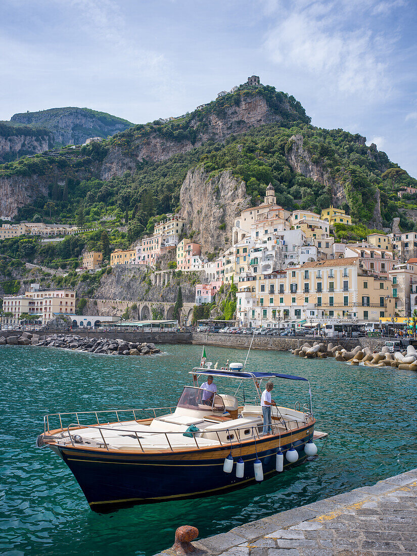 Im Hafen von Amalfi, Amalfi, Amalfiküste, Kampanien, Süditalien, Italien, Europa, Mittelmeer