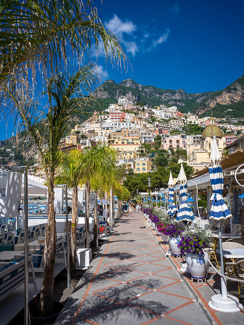  On the beach of Positano, Amalfi Coast, Salerno, Campania, Southern Italy, Italy, Europe, Mediterranean 