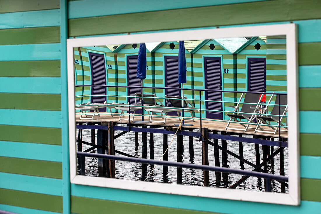  Mirror on a changing room at the public beach of Sorrento, Sorrento, Gulf of Naples, Metropolitan City of Naples, Campania, Southern Italy, Italy, Europe, Mediterranean Sea 