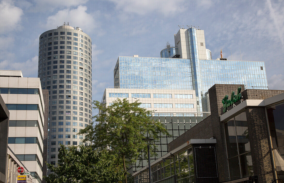  Moderne Bürohochhäuser im Zentrum von Rotterdam, Niederlande 