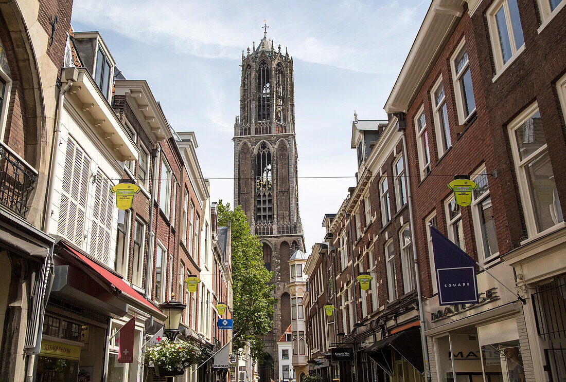 Berühmter Kirchturm vom Dom aus dem 14. Jahrhundert in der Stadt Utrecht, Niederlande