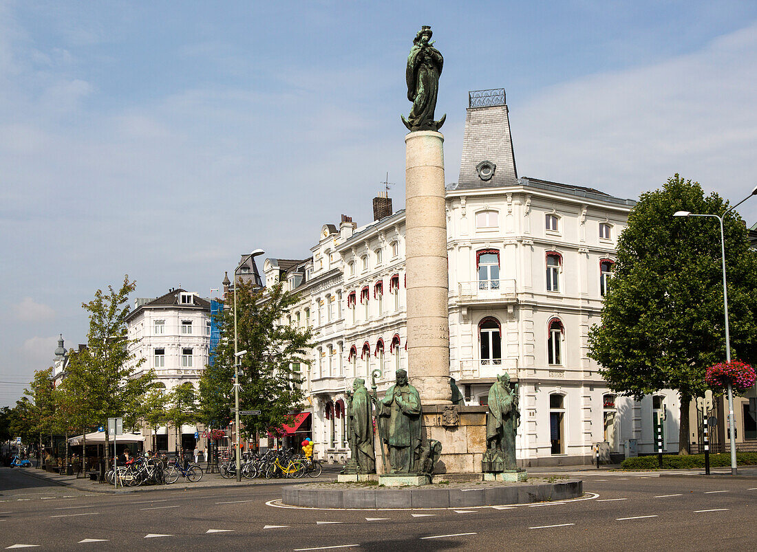 Mariensäule mit Maria mit Jesuskind und vier Bischöfen, Maastricht, Provinz Limburg, Niederlande,