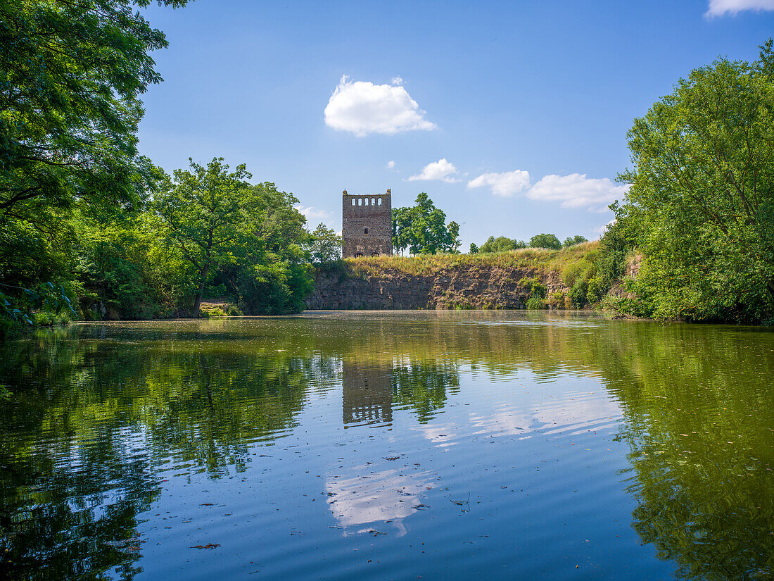 Steinbruch und Kirchenruine Nordhusen, Hundisburg, Haldensleben, Landkreis Börde, Sachsen-Anhalt, Deutschland, Europa