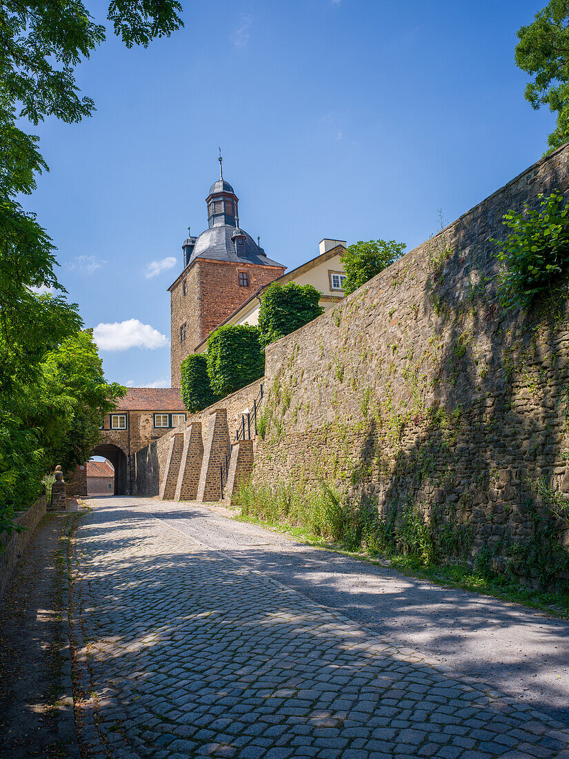  Driveway to the castle courtyard, Hundisburg Castle, Hundisburg, Haldensleben, Börde district, Saxony-Anhalt, Germany, Europe 