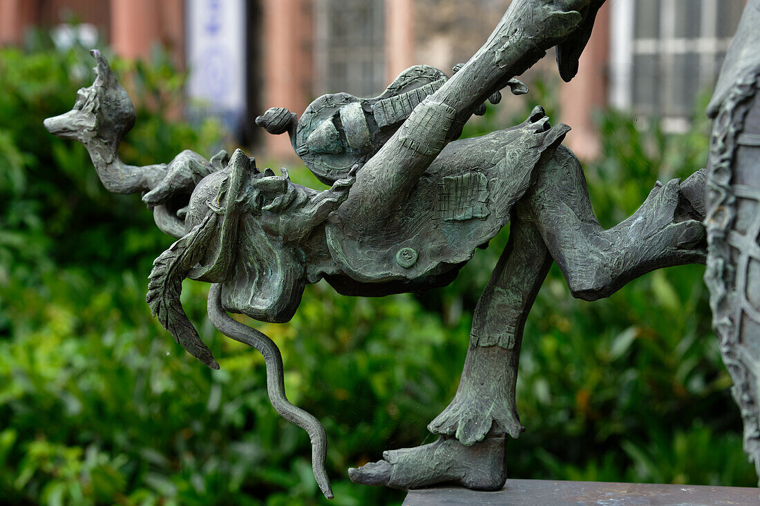 Statue 'König Drosselbart' auf Hanauer Märchenpfad in Hanau, Hessen, Deutschland