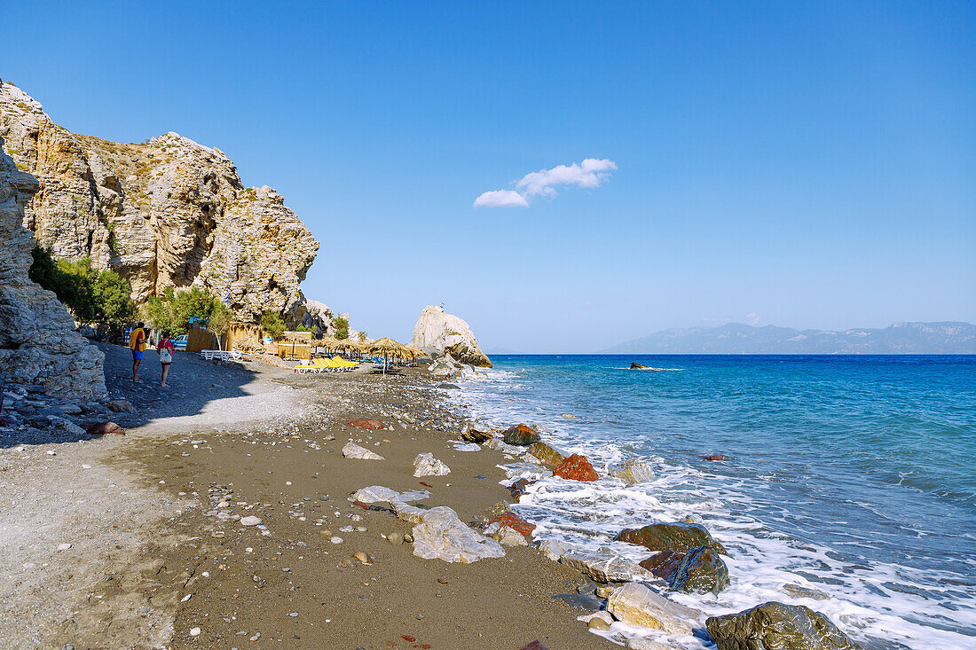 Sand- und Kiesstrand Embros Thermes Beach auf der Insel Kos in Griechenland