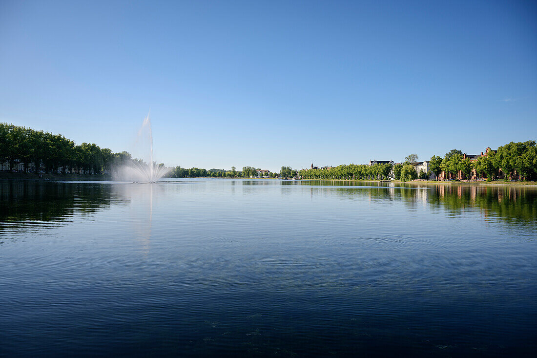  UNESCO World Heritage &quot;Schwerin Residence Ensemble&quot;, view over Pfaffenteich with water fountain, Mecklenburg-Western Pomerania, Germany, Europe 