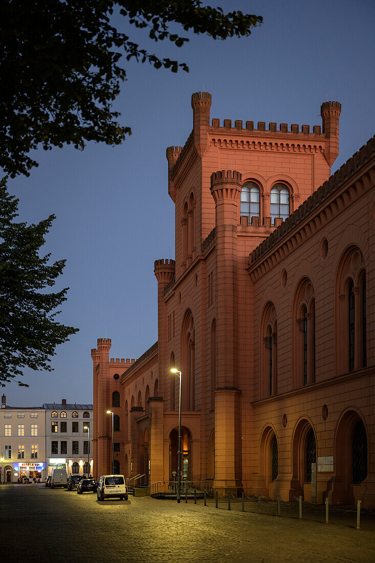  UNESCO World Heritage &quot;Schwerin Residence Ensemble&quot;, Arsenal am Pfaffenteich, Mecklenburg-Western Pomerania, Germany, Europe 