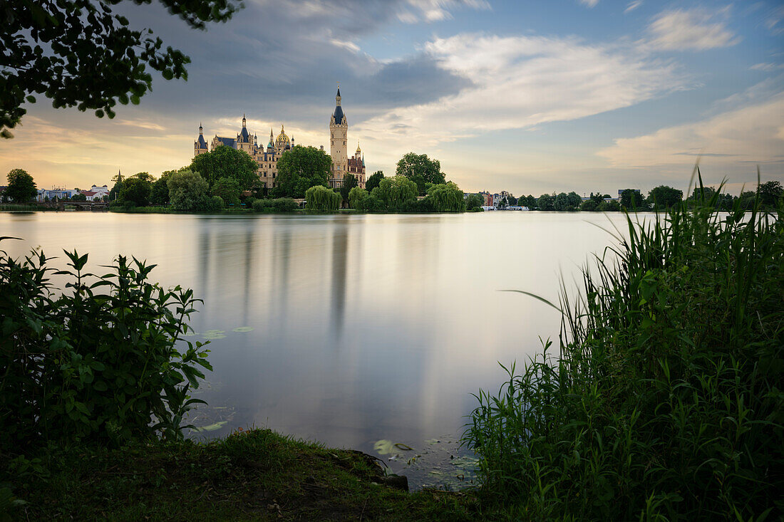  UNESCO World Heritage &quot;Schwerin Residence Ensemble&quot;, view from the castle garden to Schwerin Castle, Mecklenburg-Western Pomerania, Germany, Europe 