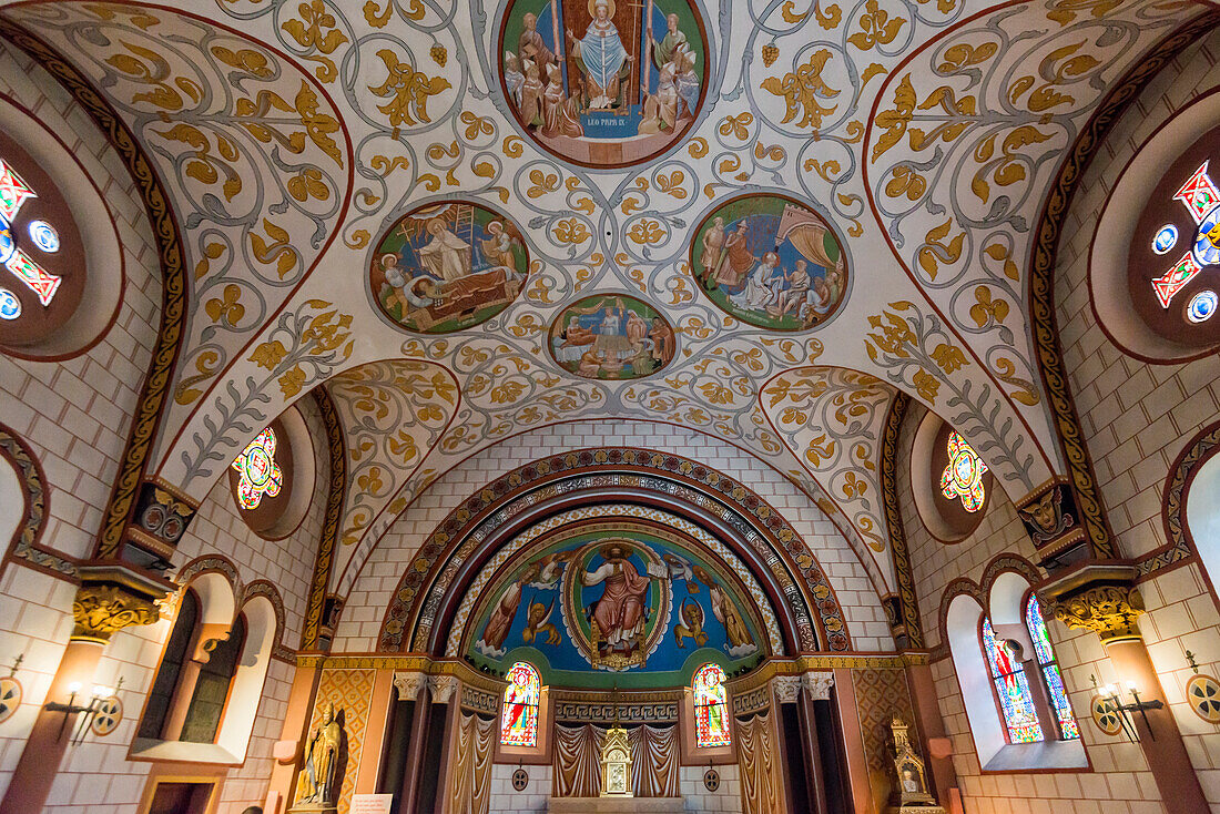 Deckenmalerei in der St. Leo-Kapelle, Eguisheim, Haut-Rhin, Alsace, Elsass, Grand Est, Frankreich