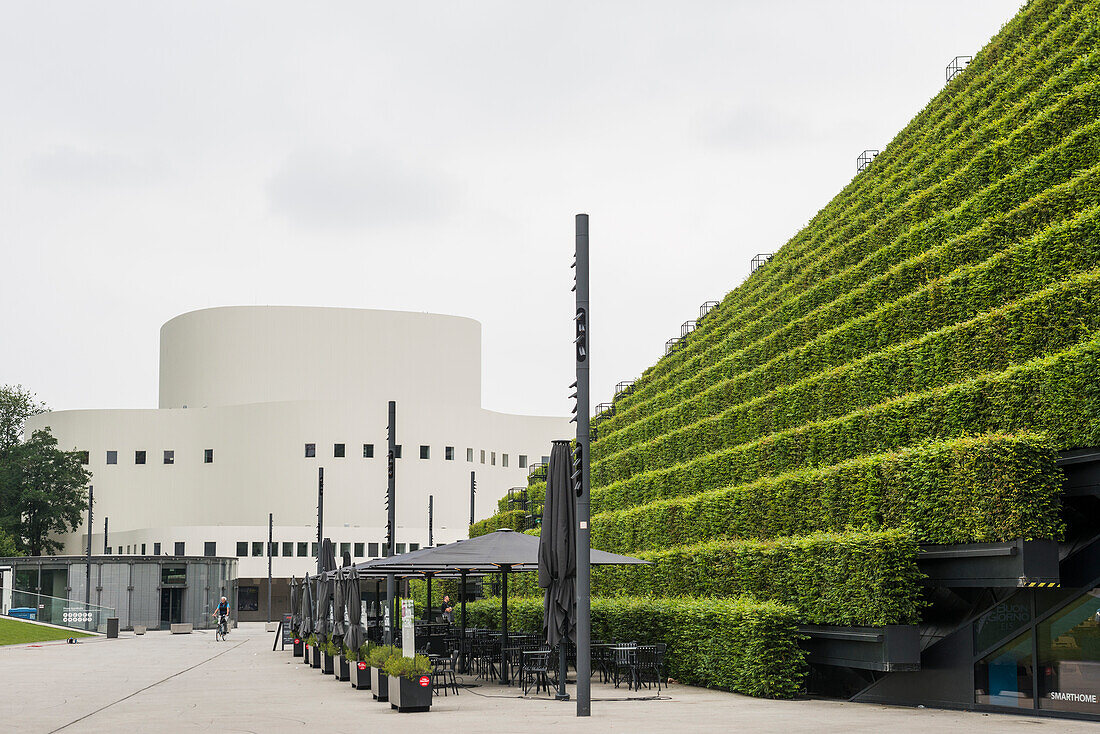  Office and commercial building Kö-Bogen II, facade covered with hornbeam hedges, architect Christoph Ingenhoven, Düsseldorf, Rhineland, North Rhine-Westphalia, Germany 