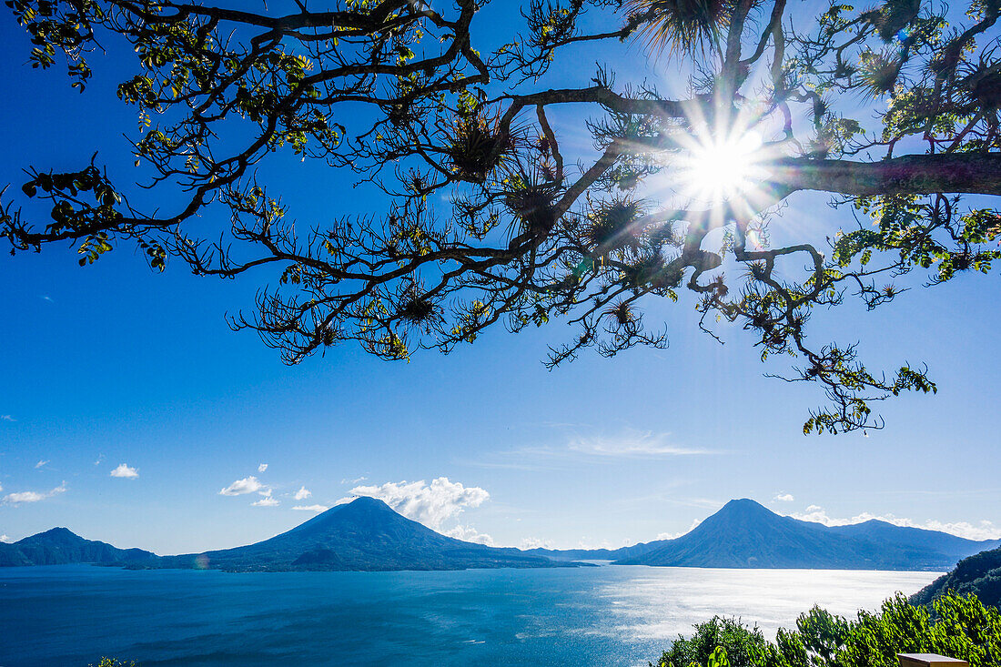  Atitlan-See aus der Sicht von Panajachel, Departement Sololá, Guatemala, Mittelamerika 