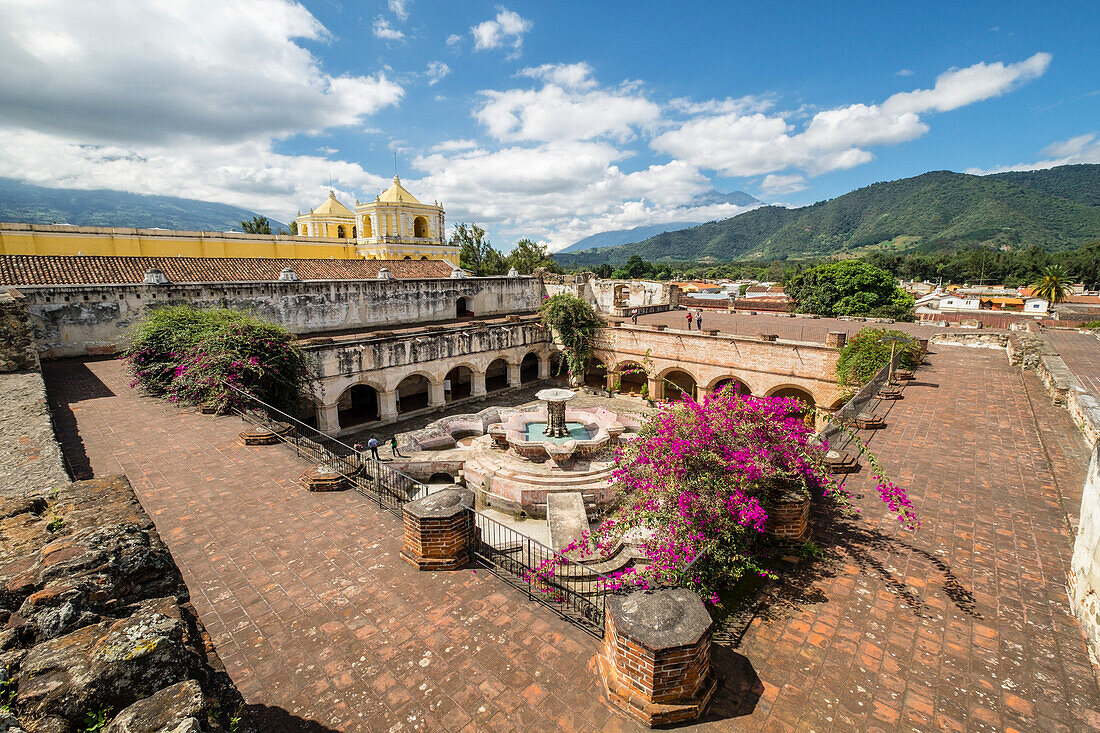  Fischbrunnen im Kloster der Mercedarier, Kirche La Merced, Antigua Guatemala, Departement Sacatepéquez, Republik Guatemala, Mittelamerika 