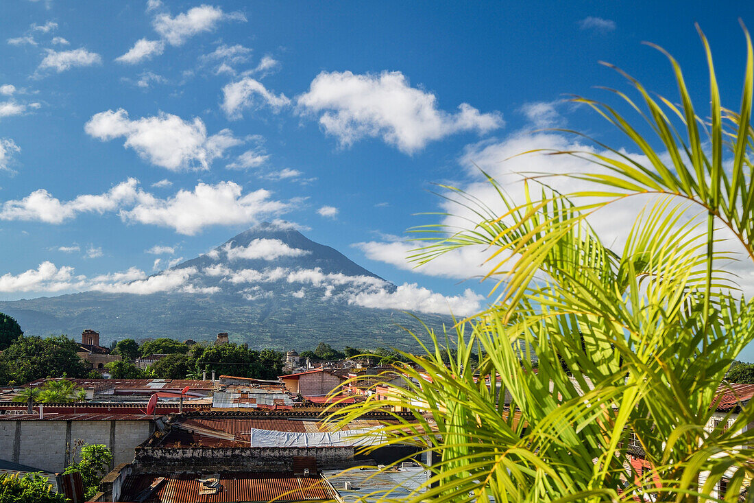  Vulkan von Agua, bekannt als Hunahpú, Antigua Guatemala, Departement Sacatepéquez, Republik Guatemala, Mittelamerika 