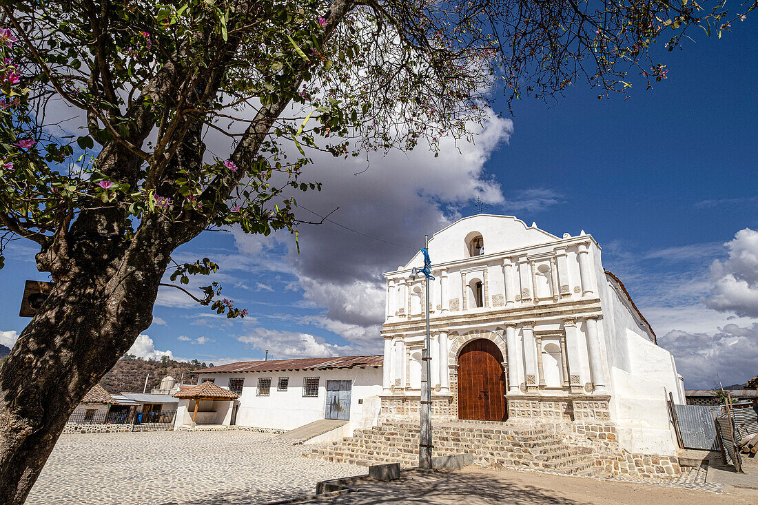 Kolonialarchitektur, katholische Kirche, San Bartolomé Jocotenango, Gemeinde des Departements Quiché, Guatemala, Mittelamerika