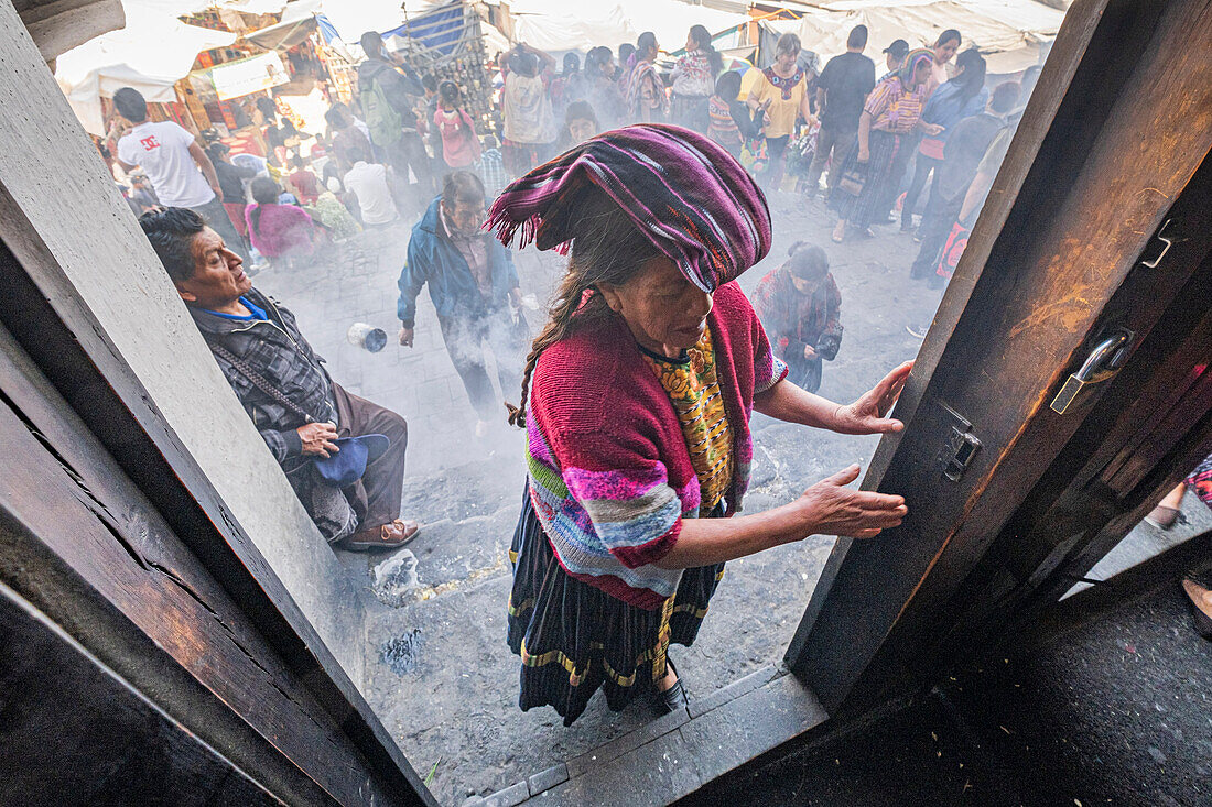 Mayan ceremony at the entrance of the church of Santo Tomas, Chichicastenango, Quiché, Guatemala, Central America