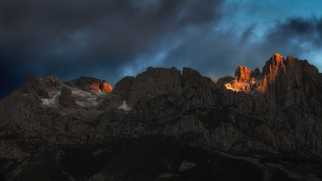  Mountain panorama in the first morning light. Mountain peaks illuminated by the sun. 