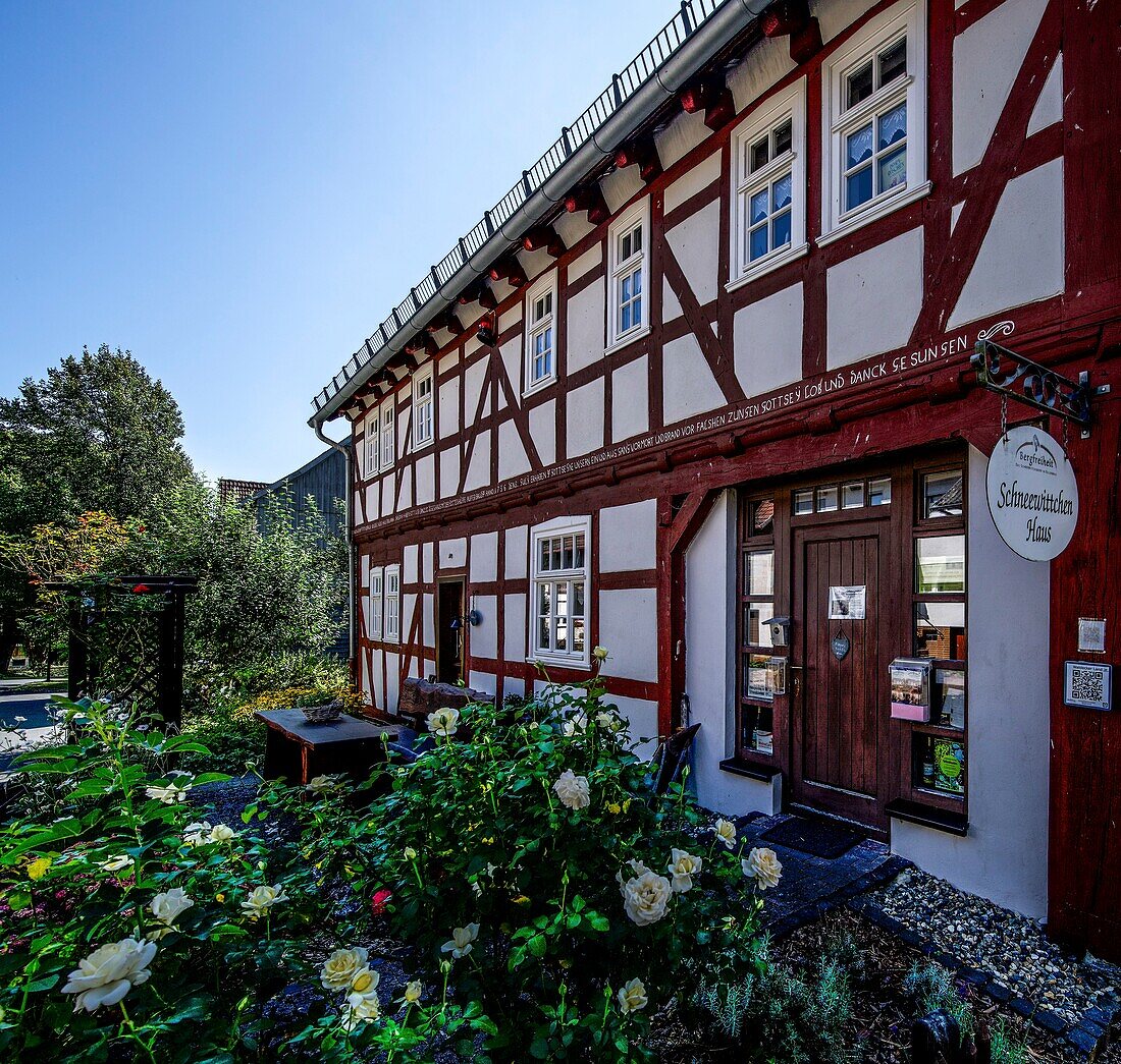  Snow White Village Bergfreiheit in the Kellerwald, Snow White House in a half-timbered building from 1736, Bergfreiheit, town of Bad Wildungen, Hesse, Germany 