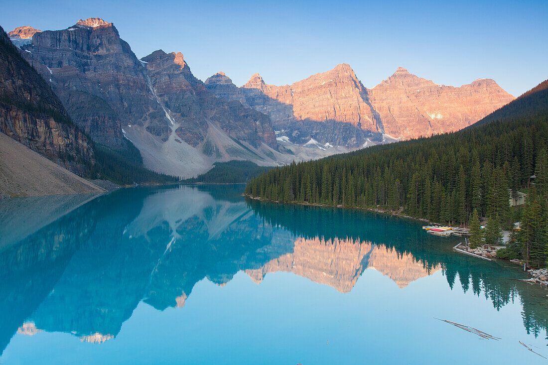  Moraine Lake in the Valley of the 10 Peaks, Banff National Park, Alberta, Canada 