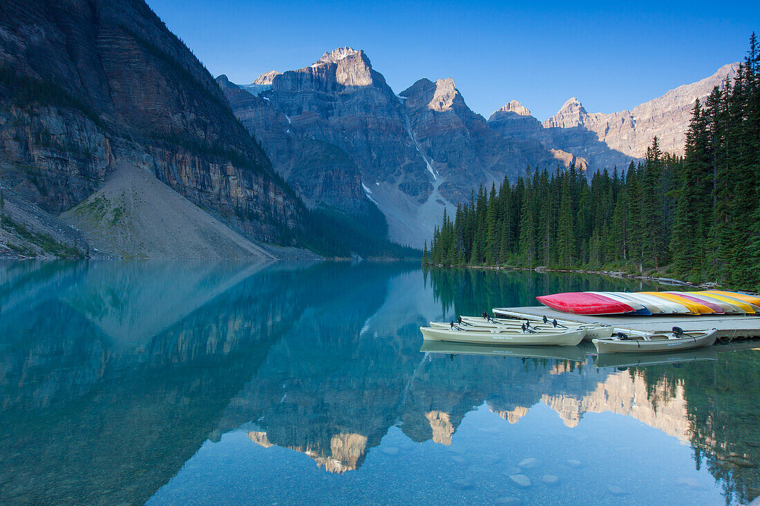 Moraine Lake im Tal der 10 Gipfel, Banff Nationalpark, Alberta, Kanada