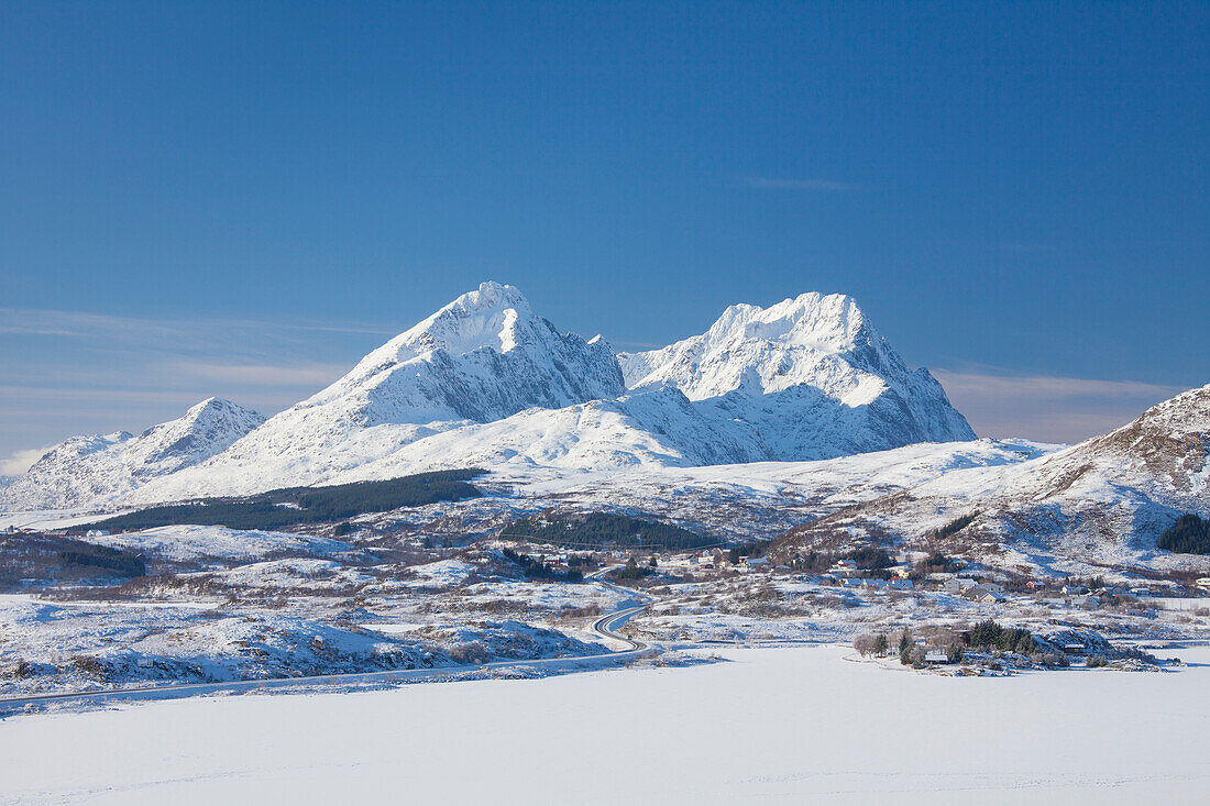 Siedlung Borgfjord, Winter, Vestvågøya, Lofoten, Norwegen