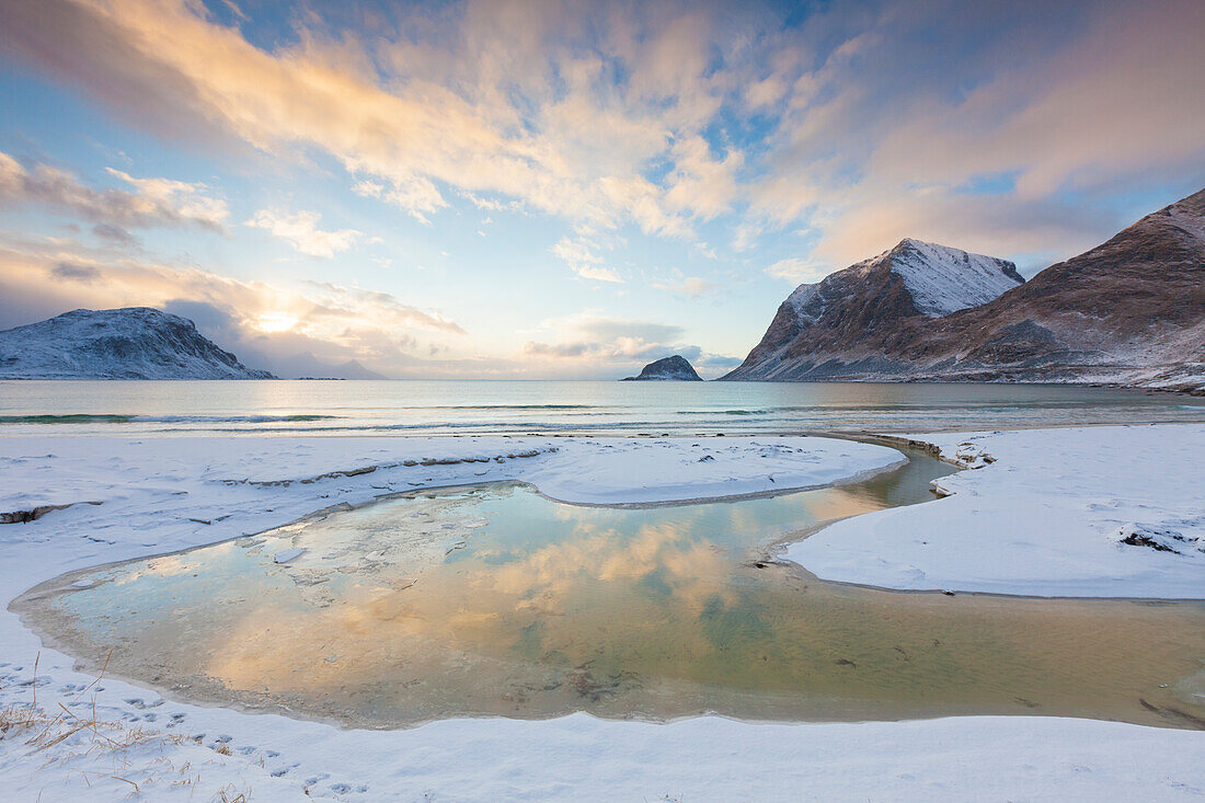  Haukland beach, winter, Vestvågøya, Lofoten, Norway 