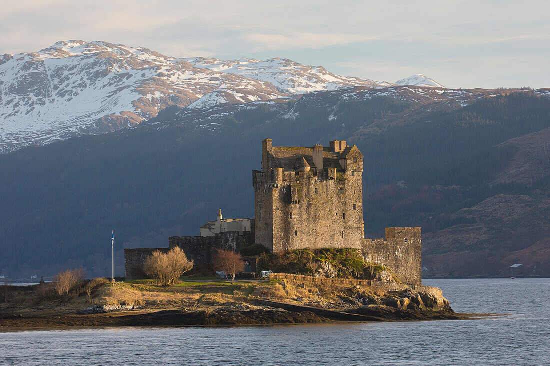  Eilean Donan Castle on Loch Duich, Highlands, Scotland, Great Britain, Europe 