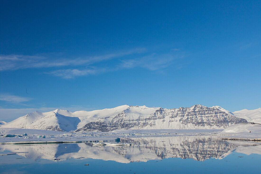  Icebergs in the glacier lake Joekusarlon, winter, Iceland 