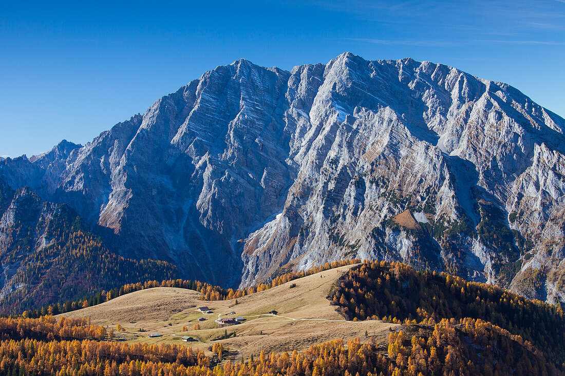  View to the Gotzenalm in autumn, Berchtesgaden National Park, Berchtesgadener Land, Upper Bavaria, Germany 