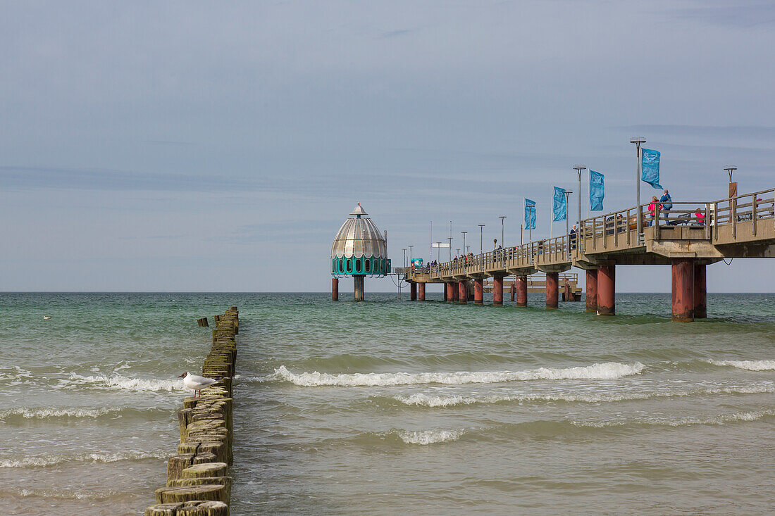 Seebrücke von Zingst, Fischland-Darss-Zingst, Mecklenburg-Vorpommern, Deutschland