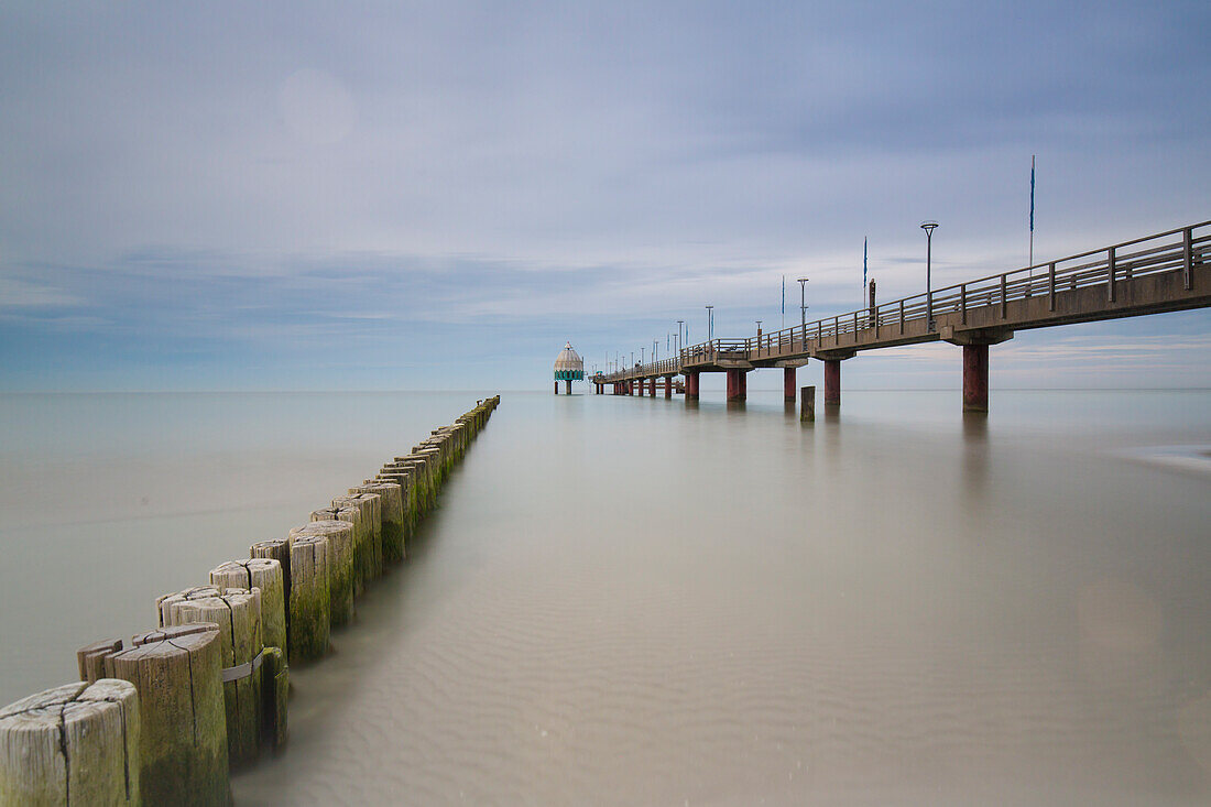 Seebrücke von Zingst, Fischland-Darss-Zingst, Mecklenburg-Vorpommern, Deutschland