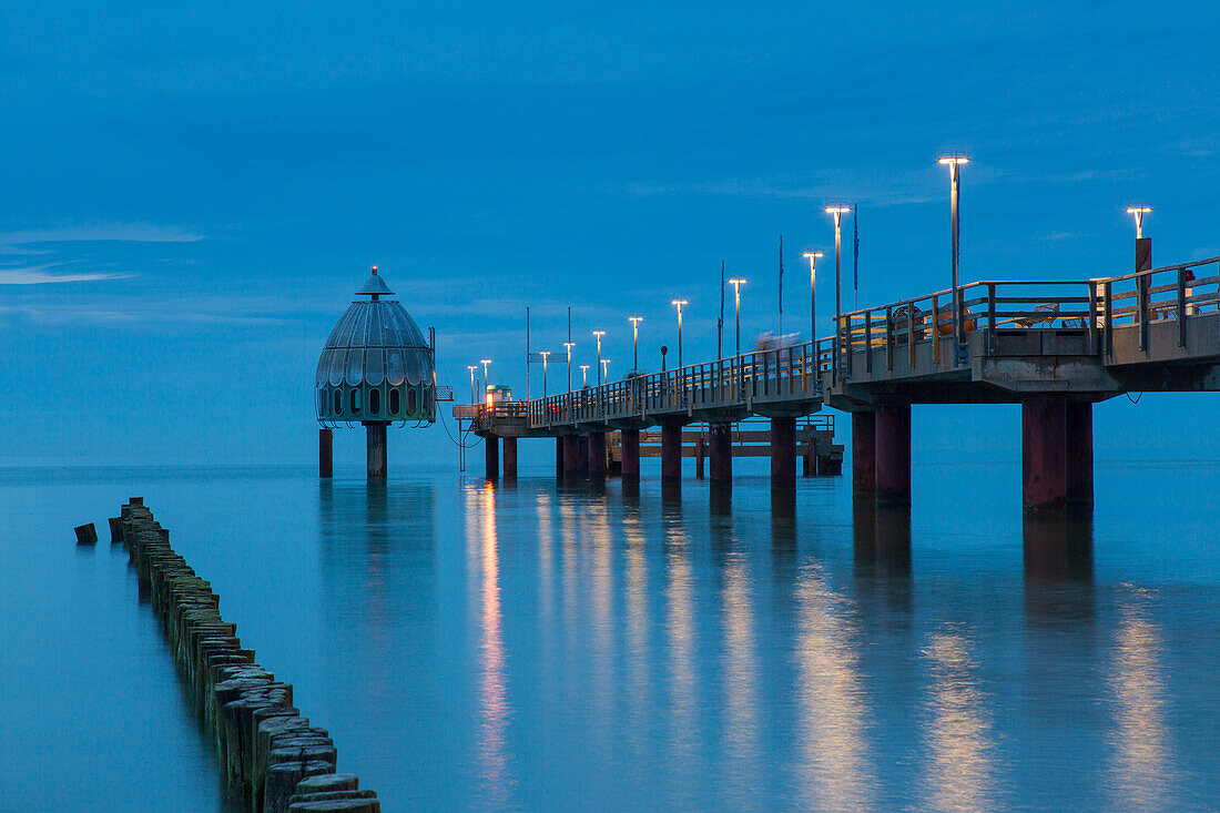  Zingst pier in the evening, Fischland-Darss-Zingst, Mecklenburg-Vorpommern, Germany 