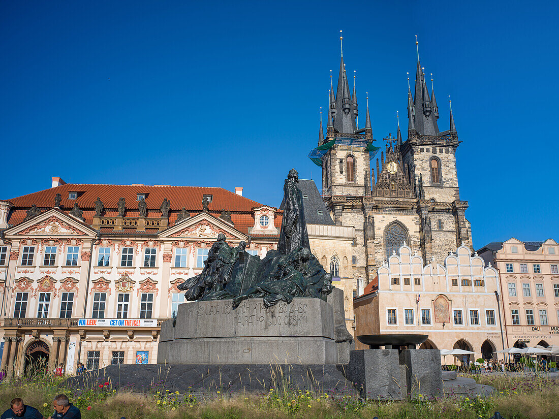  Jan Hus Memorial, Tyn Church, Old Town Square, Prague Old Town, Prague, Czech Republic, Europe 