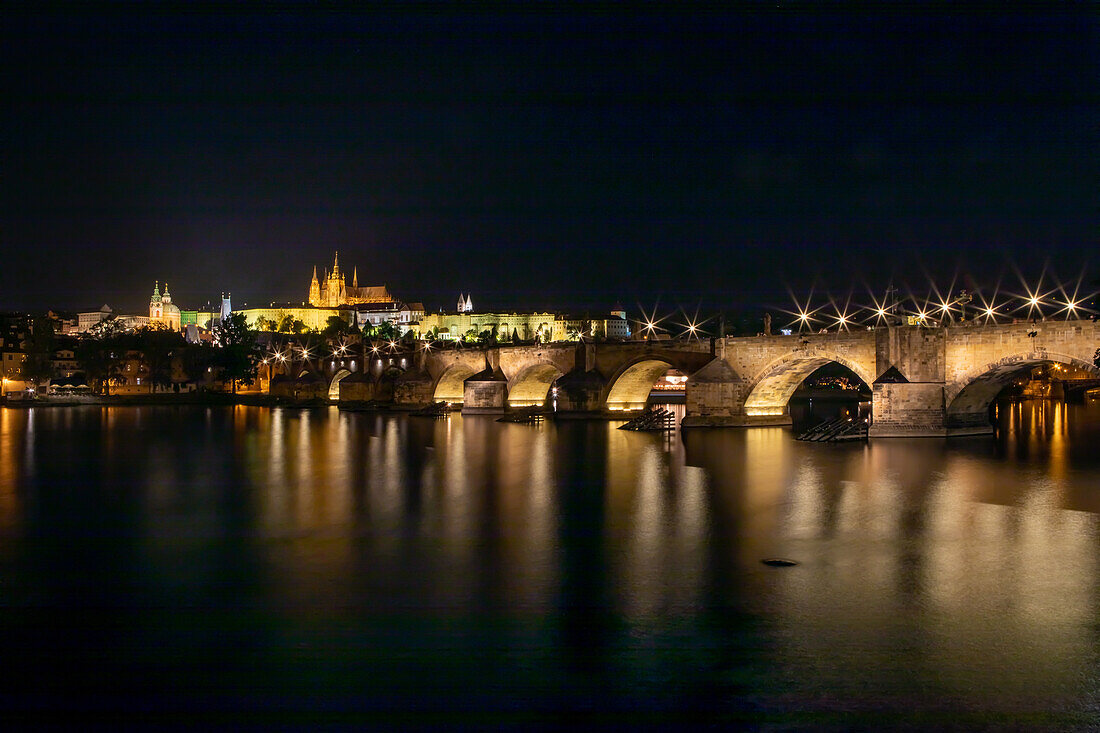  Charles Bridge at night, Vltava, Hradcany, Prague Castle, Lesser Town, Prague, Czech Republic, Europe 