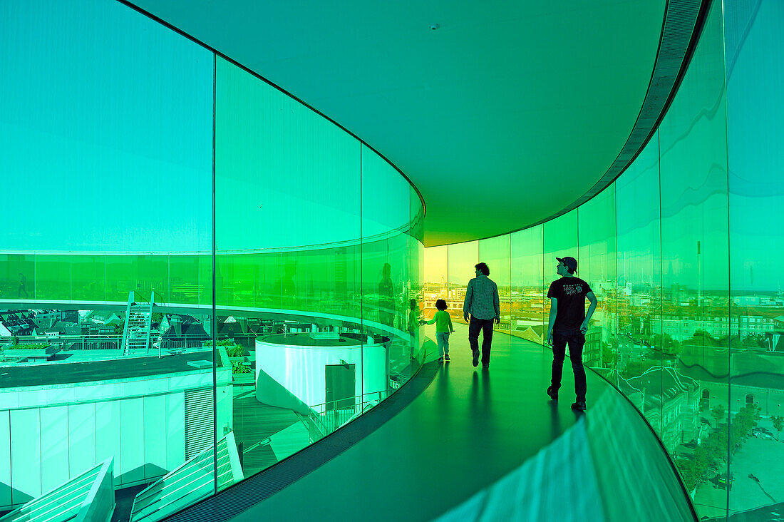 ARoS Aarhus Kunstmuseum mit 'Your rainbow panorama', Skywalk auf dem Dach, Aarhus, Halbinsel Jütland, Dänemark, Nordeuropa