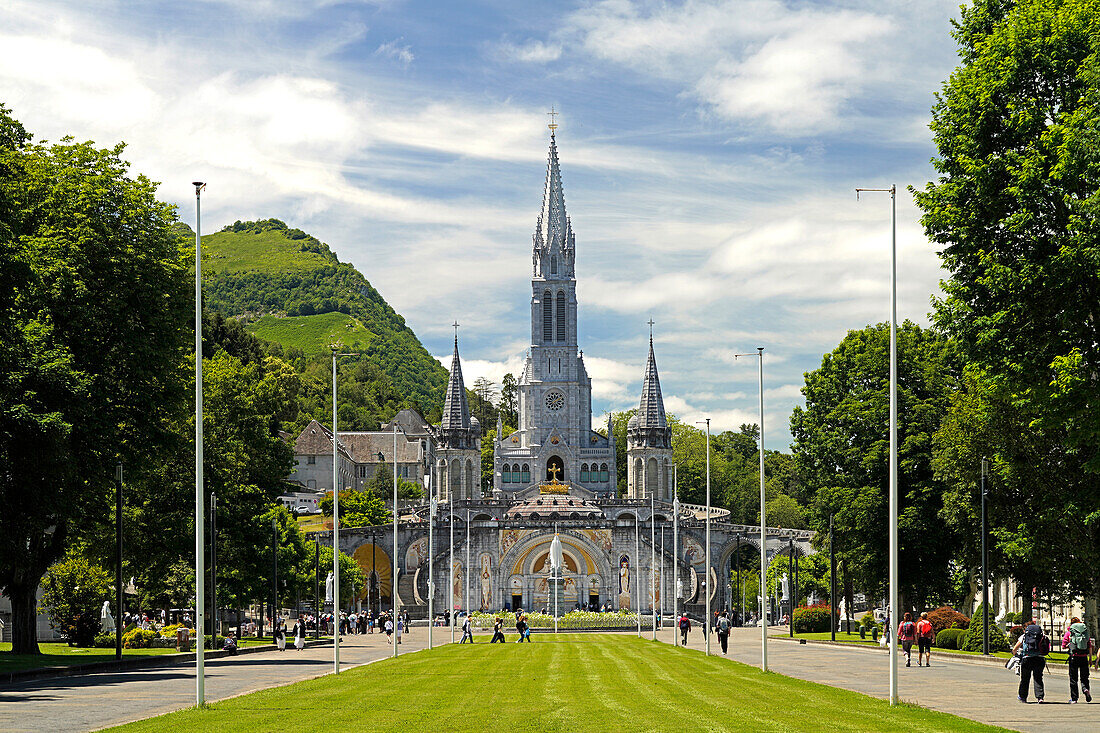  Sacred district of Lourdes with the Rosary Square and Basilica in the Marian pilgrimage site of Lourdes, Pyrenees, France, Europe 