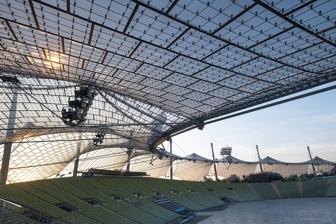 Blick auf das Olympiastadion, München, Oberbayern, Bayern, Deutschland, Europa